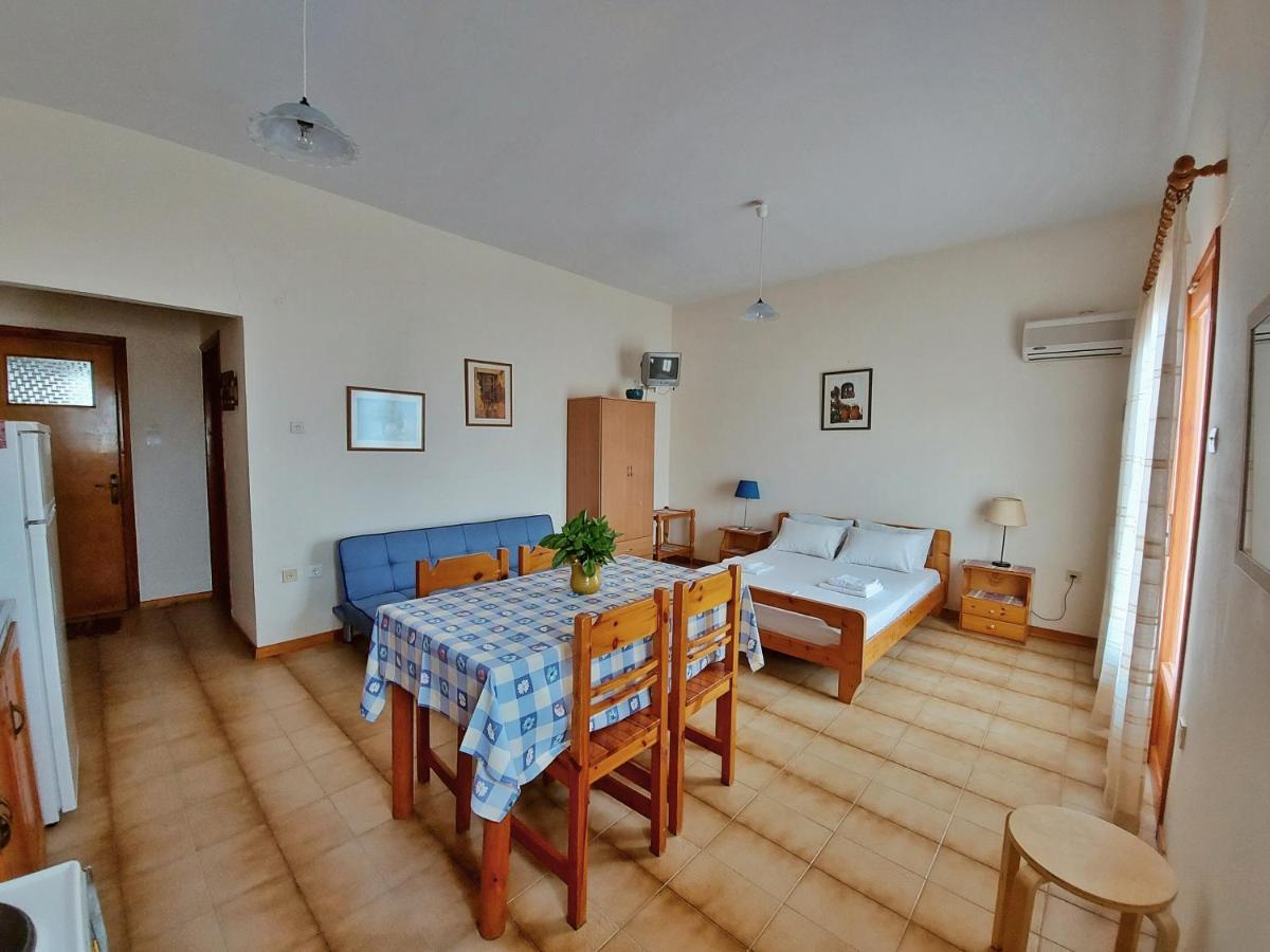 Seaview- 2 Space - selfcatering Apartment - Helen No 3 Xiropigado Exterior foto