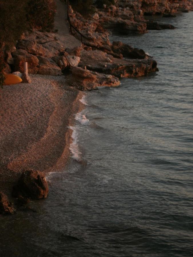 Seaview- 2 Space - selfcatering Apartment - Helen No 3 Xiropigado Exterior foto